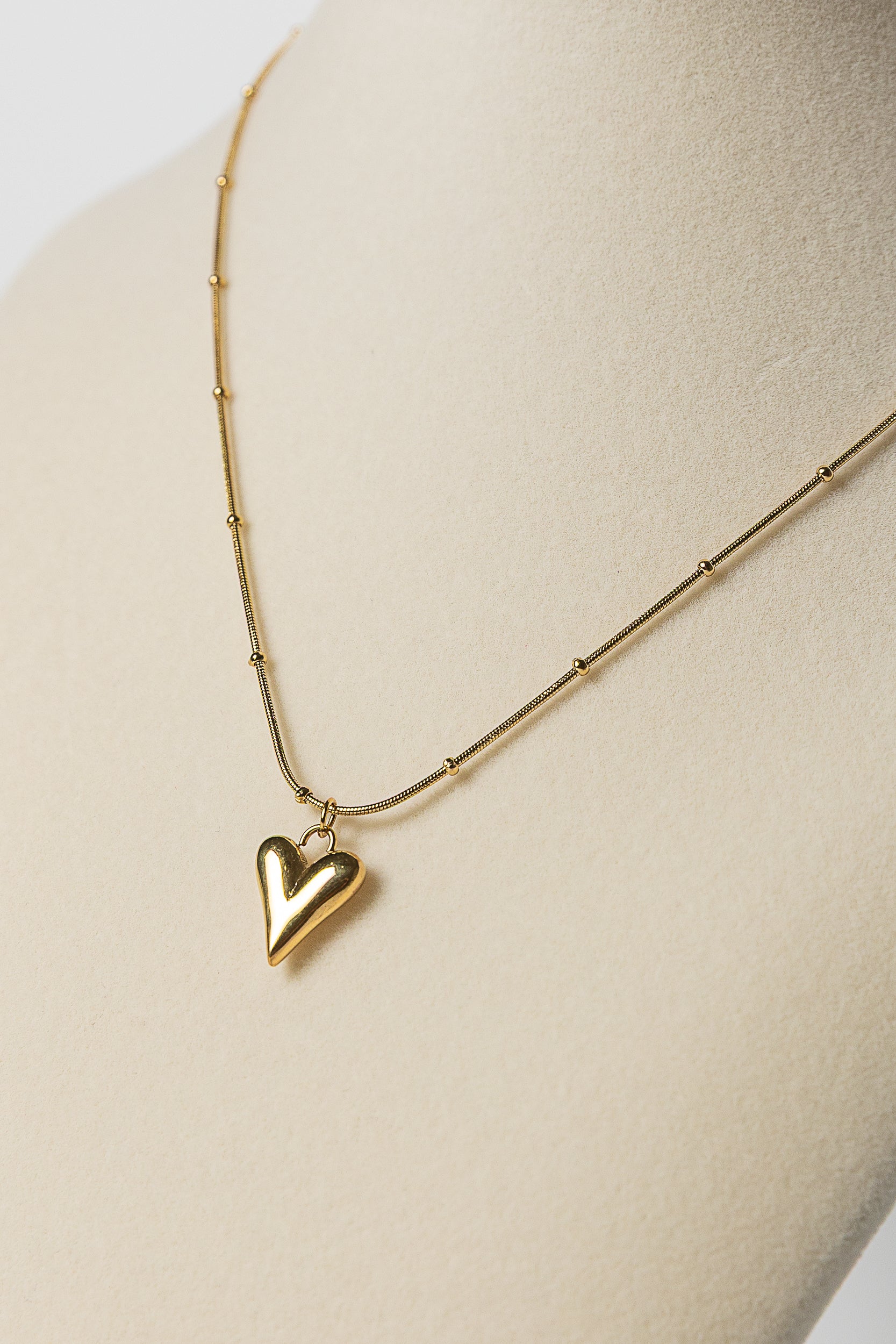 “CORAZON DORADO” NECKLACE 18K GOLD PLATED STEEL