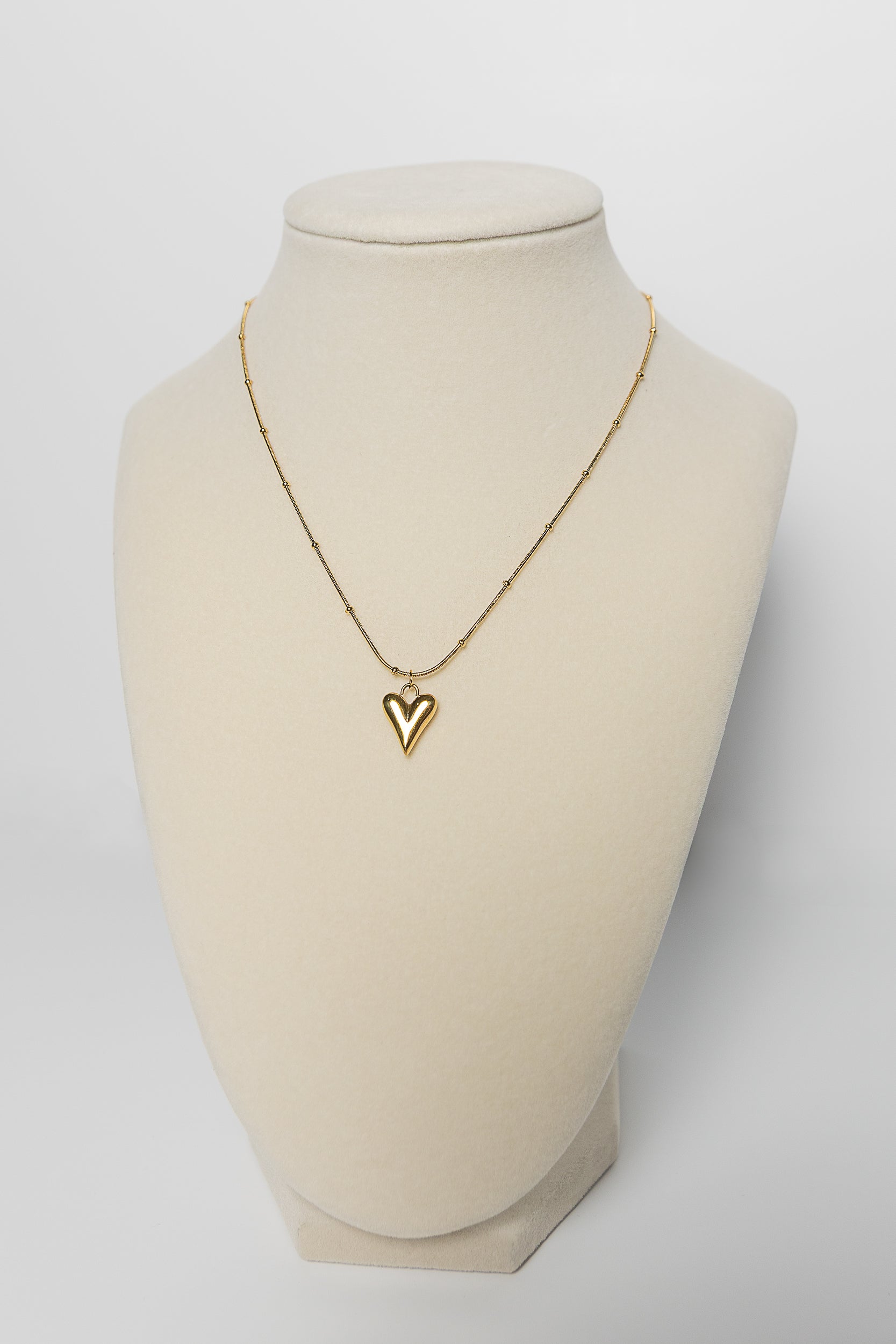 “CORAZON DORADO” NECKLACE 18K GOLD PLATED STEEL